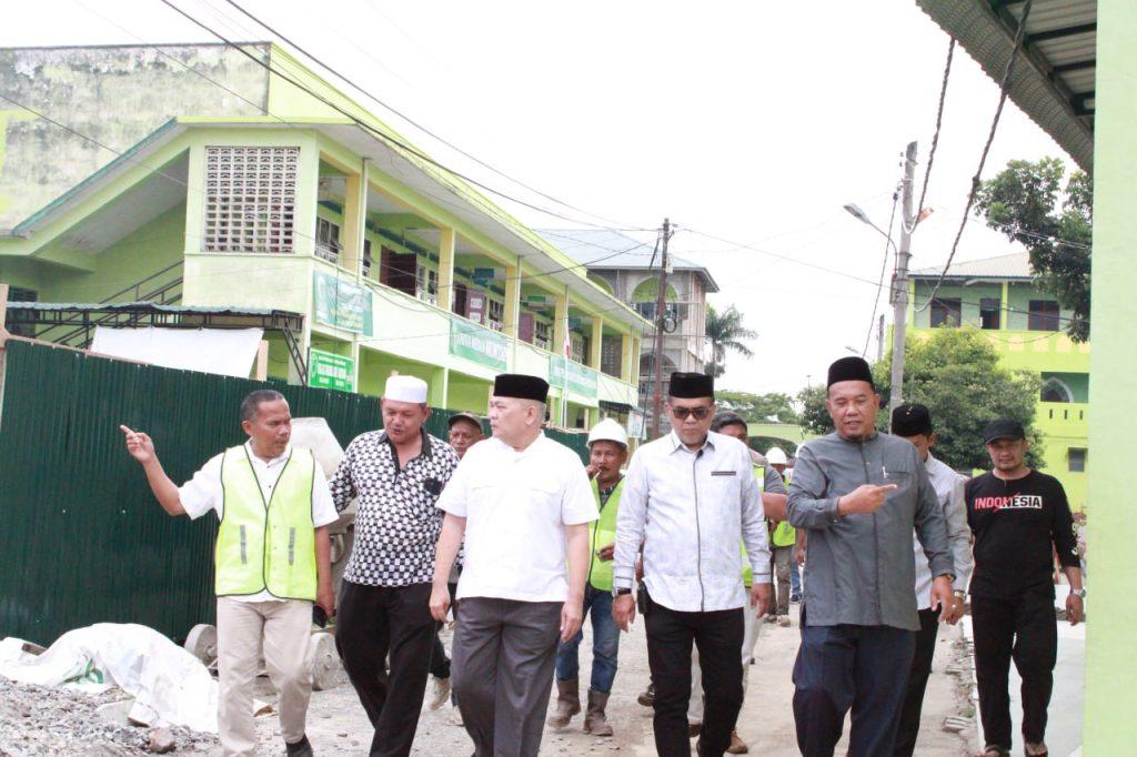 Penyerahan Daging Qurban Idul Adha 2023 di UNIVA Medan dan TInjauan Pembangunan gedung UNIVA Medan