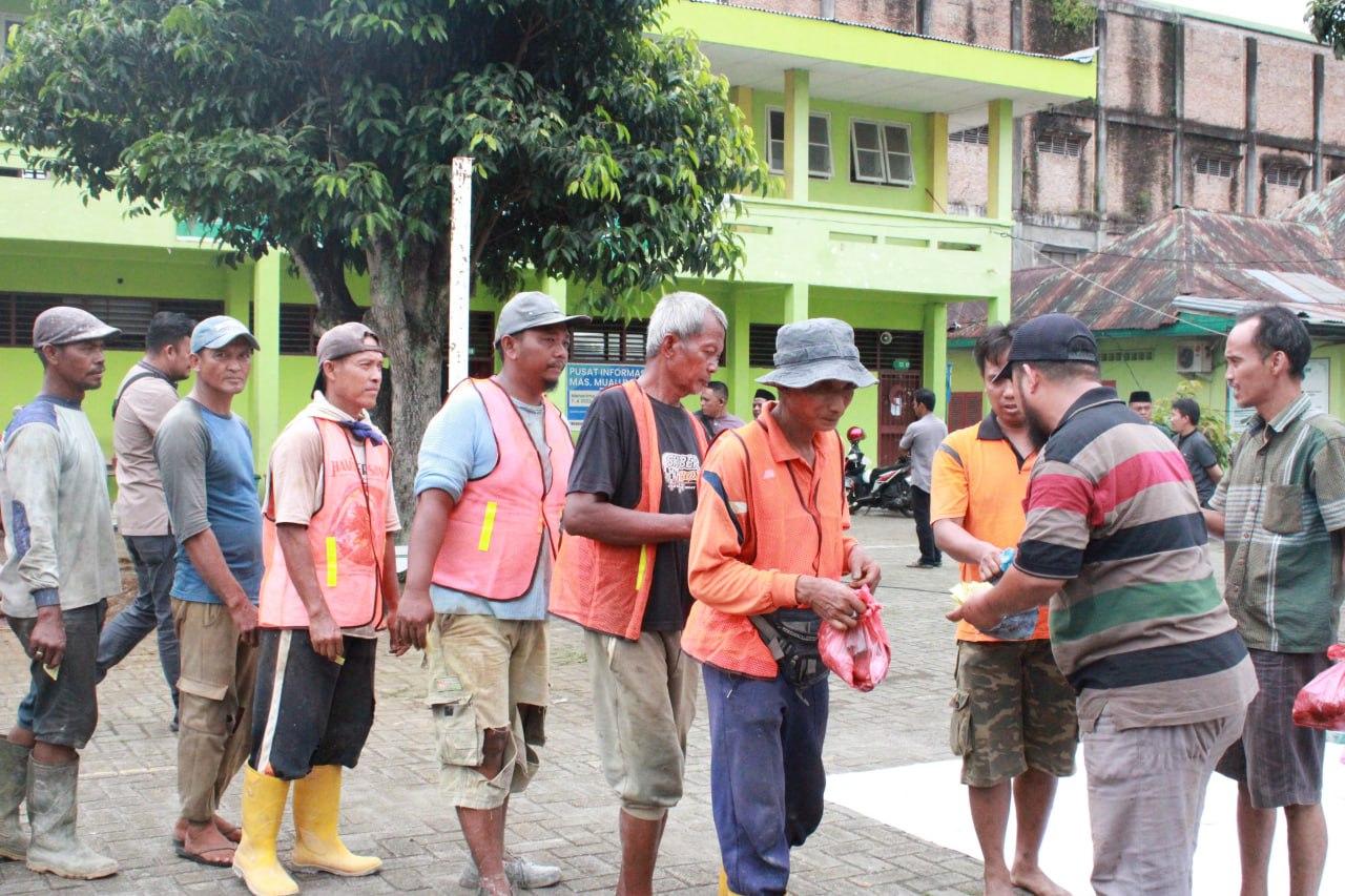 Penyerahan Daging Qurban Idul Adha 2023 di UNIVA Medan dan TInjauan Pembangunan gedung UNIVA Medan
